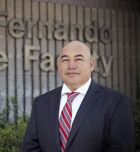Fabian Valdez is the new chief of the San Fernando Police .